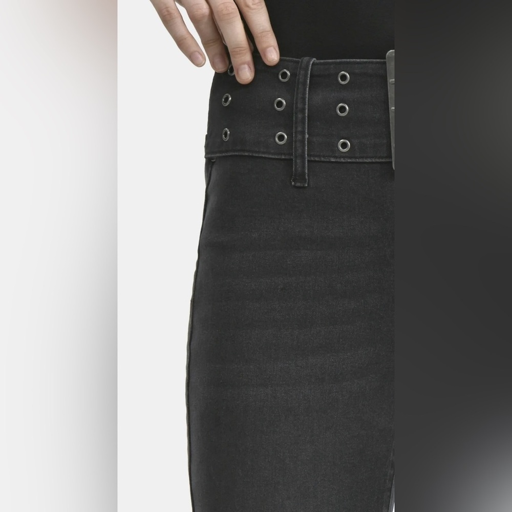 Elegant Black Flare Jeans for Women - Picture 5 of 10